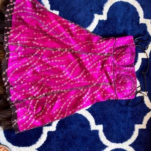 Backless beautiful golden patterned dress